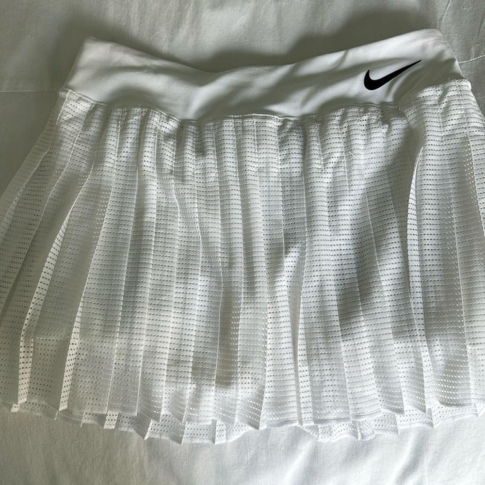 Nike white tennis skirt size small Brand New with tags.